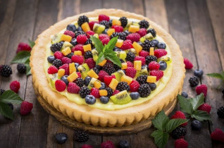 Hűsítő Édes Csoda: Sütés Nélküli Gyümölcstorta Recept borítókép