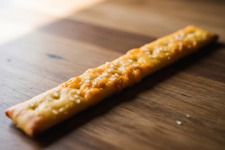 Házi sajtos ropi recept borítókép